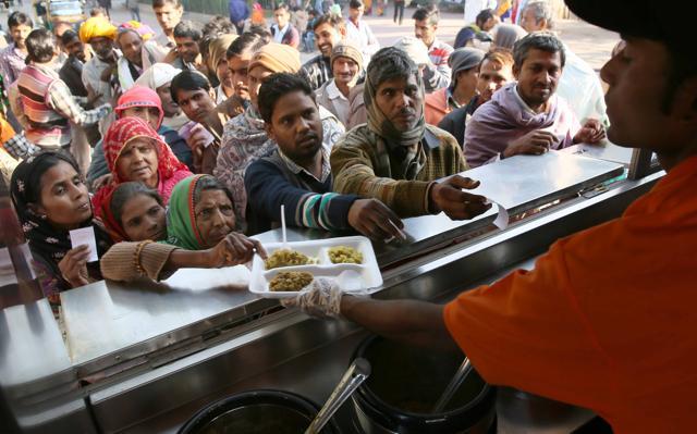 People buy lunch brought from the Annapurna Rasoi van at SMS hospital, in Jaipur, Rajasthan. (Himanshu Vyas/Hindustan Times) People buy lunch brought from the Annapurna Rasoi van at SMS hospital, in Jaipur, Rajasthan. (Himanshu Vyas/Hindustan Times)