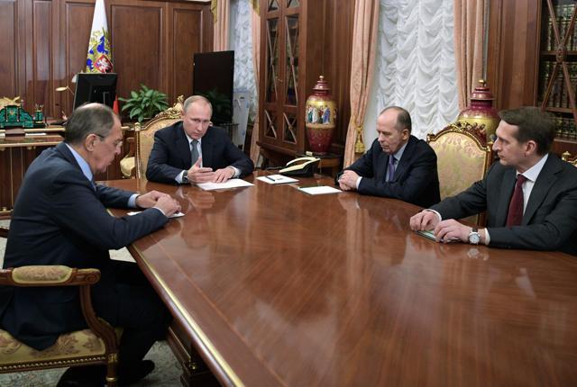 Russian President Vladimir Putin (2nd left) speaks with foreign minister Sergei Lavrov (left), director of the Foreign Intelligence Service (SVR) Sergei Naryshkin (right) and Alexander Bortnikov (2nd right), director of the Federal Security Service (FSB), during a meeting at the Kremlin. (AFP Photo) Russian President Vladimir Putin (2nd left) speaks with foreign minister Sergei Lavrov (left), director of the Foreign Intelligence Service (SVR) Sergei Naryshkin (right) and Alexander Bortnikov (2nd right), director of the Federal Security Service (FSB), during a meeting at the Kremlin. (AFP Photo)