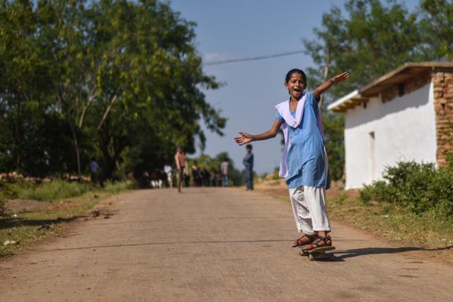 An Indian girl rolls down the road in her skateboard. (Pratik Chorge/HT Photo)