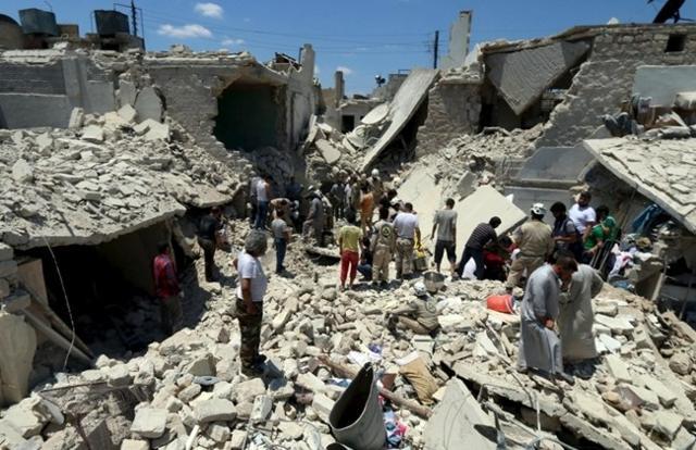 Civil defence members and civilians search for survivors under the rubble of a site hit by what activists said were barrel bombs dropped by forces loyal to Assad. (Agency Photo) Civil defence members and civilians search for survivors under the rubble of a site hit by what activists said were barrel bombs dropped by forces loyal to Assad. (Agency Photo)