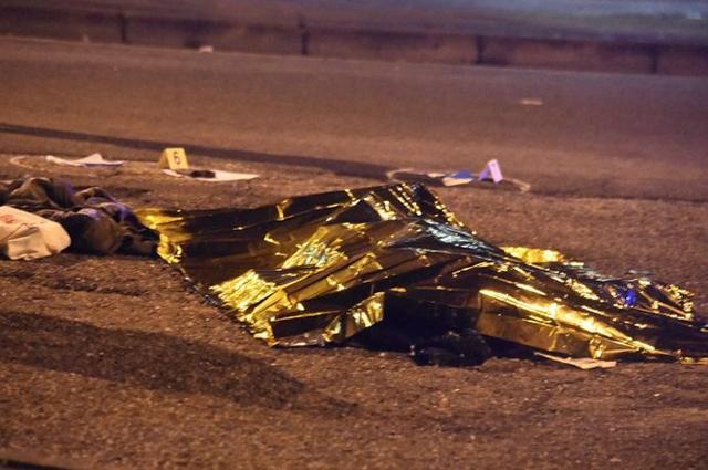 The body of Anis Amri, the suspect in the Berlin Christmas market truck attack, is seen covered by a thermal blanket in a suburb of the northern Italian city of Milan, Italy December 23, 2016. (Reuters) The body of Anis Amri, the suspect in the Berlin Christmas market truck attack, is seen covered by a thermal blanket in a suburb of the northern Italian city of Milan, Italy December 23, 2016. (Reuters)