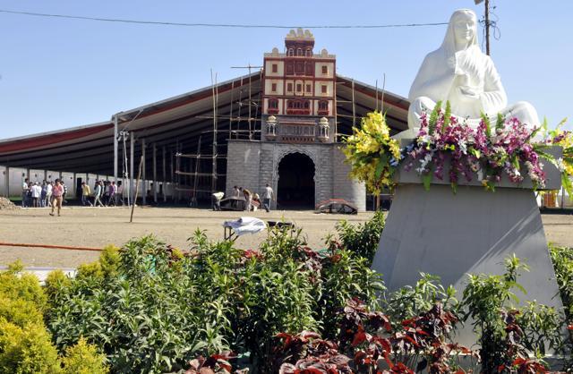 A Rawjada like replica and Ahilya statue is established at the Governments Arts and Commerce College. (Arun Mondhe/HT photo)
