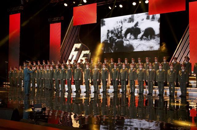 Singers and orchestra members of Red Army Choir, also known as the Alexandrov Ensemble, perform in Moscow, Russia March 31, 2016. (Reuters File Photo) Singers and orchestra members of Red Army Choir, also known as the Alexandrov Ensemble, perform in Moscow, Russia March 31, 2016. (Reuters File Photo)