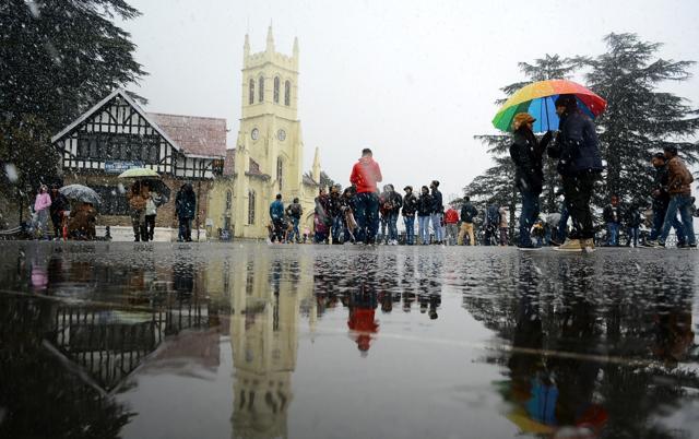 People converge on a rain-drenched road. (Deepak Sansta/HT Photo) People converge on a rain-drenched road. (Deepak Sansta/HT Photo)