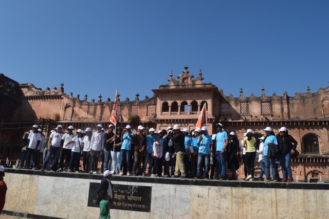 The heritage walk began from Rani Kamlapati Mahal. (HT photo) The heritage walk began from Rani Kamlapati Mahal. (HT photo)
