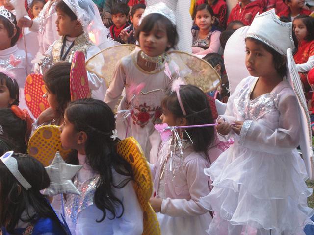 Children celebrating Christmas in Mhow. (HT photo) Children celebrating Christmas in Mhow. (HT photo)