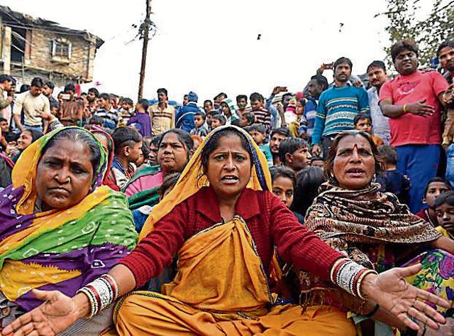 Kathputli Colony was heavily deployed with Delhi Police and paramilitary forces amid attempts at demolition by the DDA in New Delhi on Monday. (Saumya Khandelwal/Hindustan Times) Kathputli Colony was heavily deployed with Delhi Police and paramilitary forces amid attempts at demolition by the DDA in New Delhi on Monday. (Saumya Khandelwal/Hindustan Times)