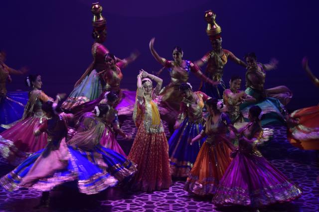 A scene from Mughal-E-Azam, the musical. (Arijit Sen/HT Photo) A scene from Mughal-E-Azam, the musical. (Arijit Sen/HT Photo)