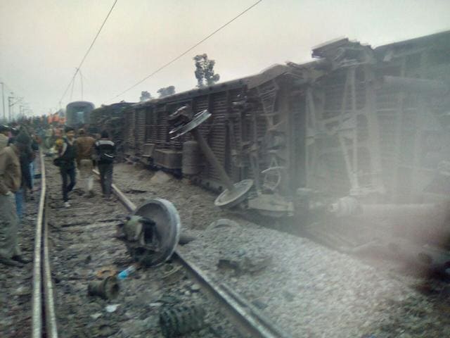 Fifteen bogies of the express went off the tracks (HT Photo) Fifteen bogies of the express went off the tracks (HT Photo)