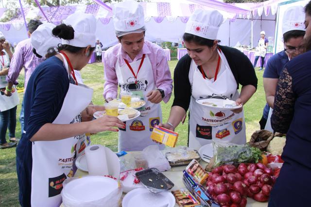 Students prepare their ingredients for the cook-off at Shyam Lal College. (Shivam Saxena/HT Photo) Students prepare their ingredients for the cook-off at Shyam Lal College. (Shivam Saxena/HT Photo)