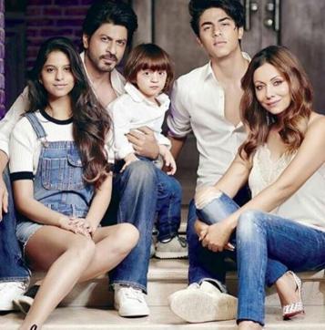 Shah Rukh Khan with his children and wife Gauri Khan.