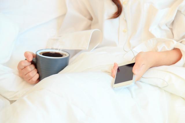 A sizable number of smartphone users check their bank balance, pay utility and service bills via their phones. (Shutterstock) A sizable number of smartphone users check their bank balance, pay utility and service bills via their phones. (Shutterstock)
