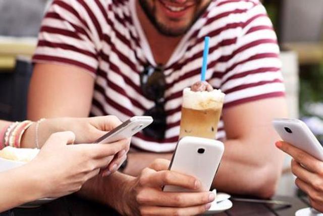 Excess smartphone use can also dampen your creativity. (Shutterstock ) Excess smartphone use can also dampen your creativity. (Shutterstock )