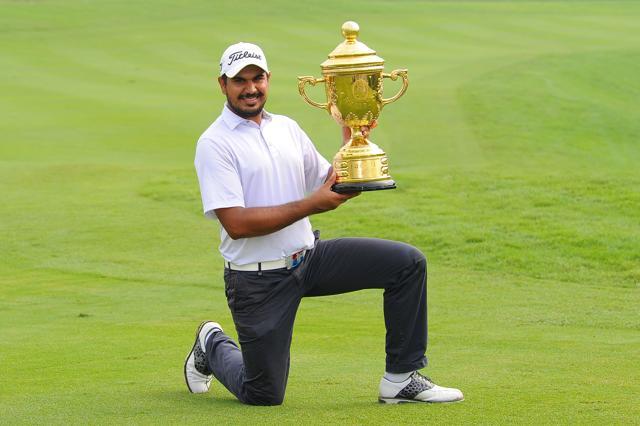 Gaganjeet Bhullar poses with the trophy after winning the Bank BRI - JCB Indonesia Open 2016 title. (AFP) Gaganjeet Bhullar poses with the trophy after winning the Bank BRI - JCB Indonesia Open 2016 title. (AFP)
