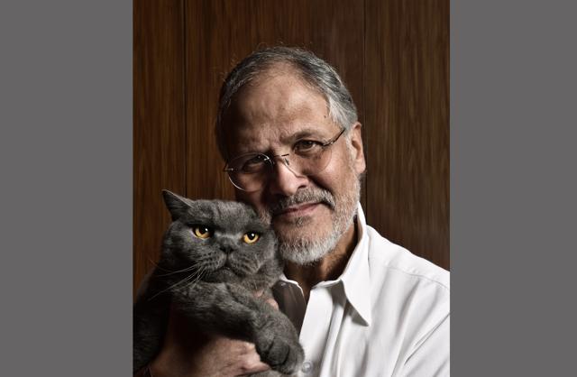 Delhi’s former Lt. Governor, Najeeb Jung, poses with his pet cat 'Munnabhai' at his Raj Niwas residence. Jung recently stepped down from his post, after a year marked by bitter acrimony and constant policy-related battles between him and chief minister, Arvind Kejriwal. (Reuben Singh/HT Photo)