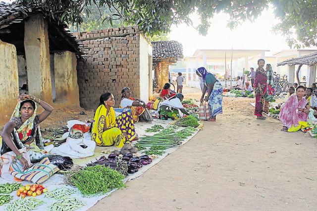 A vegetable market in Bastar wears a deserted look. Villagers fear a fresh wave of extortion by Maoists seeking to replenish their coffers. (HT Photo)