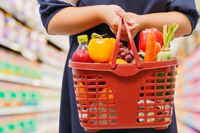 Try to snack on a fruit while grocery shopping. It will help you keep a check on the processed foods you buy. (Shutterstock) Try to snack on a fruit while grocery shopping. It will help you keep a check on the processed foods you buy. (Shutterstock)