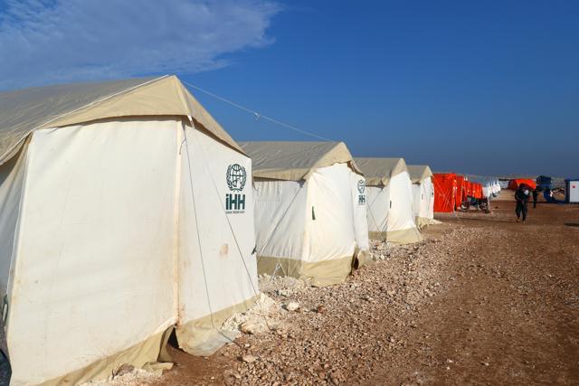 A general view shows tents housing displaced people from Aleppo in al-Kamouneh camp, in Idlib province. (Reuters Photo) A general view shows tents housing displaced people from Aleppo in al-Kamouneh camp, in Idlib province. (Reuters Photo)