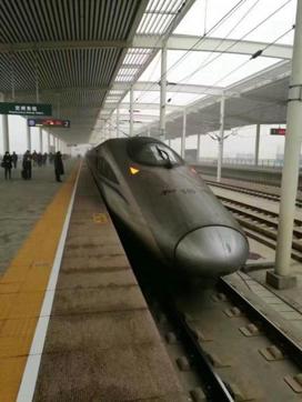 Photos of the trains with brown stains went viral and even flashed in the official media websites as thick smog shrouded Beijing and 71 cities for the past five days. (Twitter Photo) Photos of the trains with brown stains went viral and even flashed in the official media websites as thick smog shrouded Beijing and 71 cities for the past five days. (Twitter Photo)