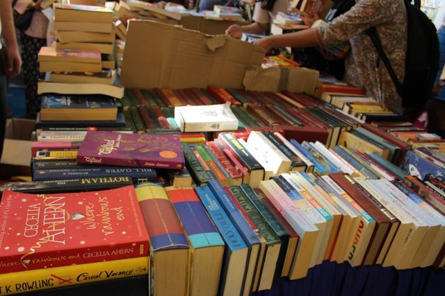 From fiction to art, pick your favourites at the book fair. (Khushboo Shukla/HT Photo)