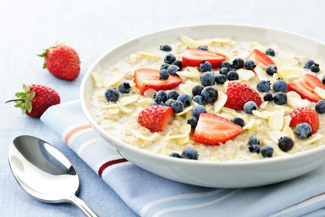 A bowl of hot oatmeal breakfast cereal with fresh berries. (Getty Images/iStockphoto) A bowl of hot oatmeal breakfast cereal with fresh berries. (Getty Images/iStockphoto)