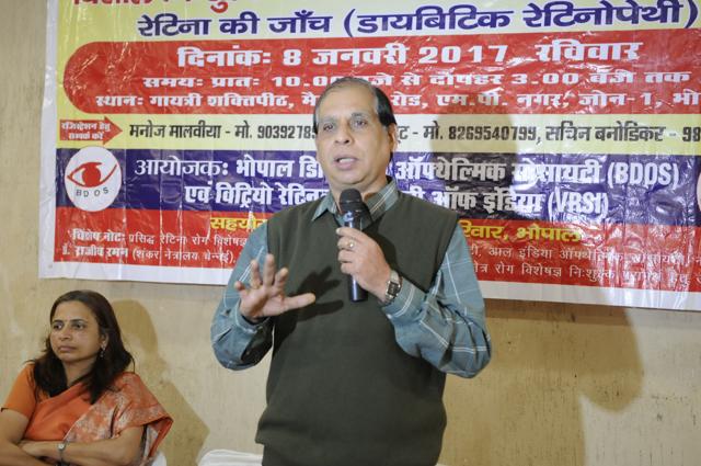 Dr Gajendra Chawla addressing a press conference in Bhopal on Wednesday. (Mujeeb Faruqui/HT photo) Dr Gajendra Chawla addressing a press conference in Bhopal on Wednesday. (Mujeeb Faruqui/HT photo)