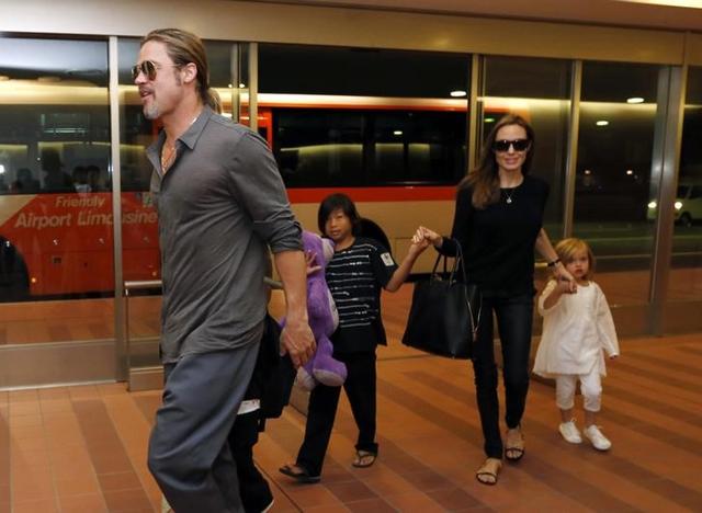Hollywood actors Brad Pitt (L) and actress Angelina Jolie (2nd R) arrive with their children Knox (beside Pitt), Vivienne (R) and Pax (C) at Haneda international airport in Tokyo, Japan on July 28, 2013. (Reuters)