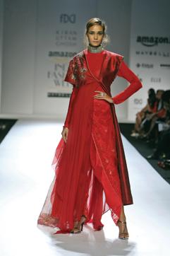 Kiran Uttam Ghosh’s layered crimson ensembles feature fine machine embroidery which is overlayered with dainty hand embroidery