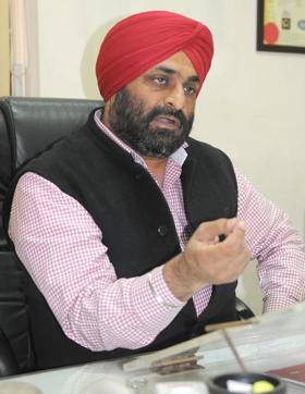 Charanjit Singh Vishivkarma, President of United Cycle Parts Manufacturers’ Association (UCPMA) in Ludhiana feels that post-demonetisation, the small scale industry in Punjab ahs been hit very badly. He says he has been a supporter of the Akali Dal, but won’t be able to do so in the upcoming polls. (Anil Dayal/HT Photo) Charanjit Singh Vishivkarma, President of United Cycle Parts Manufacturers’ Association (UCPMA) in Ludhiana feels that post-demonetisation, the small scale industry in Punjab ahs been hit very badly. He says he has been a supporter of the Akali Dal, but won’t be able to do so in the upcoming polls. (Anil Dayal/HT Photo)