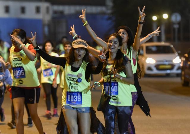 Participants pause to pose for photographs and cheer their fellow runners. (Kunal Patil/HT) Participants pause to pose for photographs and cheer their fellow runners. (Kunal Patil/HT)