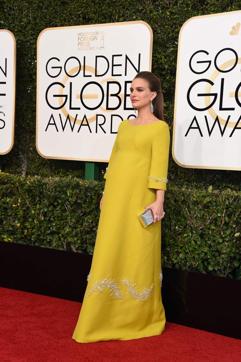 Natalie Portman flaunts her baby bump at the 74th annual Golden Globe Awards (Valerie Macon/AFP Photo) Natalie Portman flaunts her baby bump at the 74th annual Golden Globe Awards (Valerie Macon/AFP Photo)