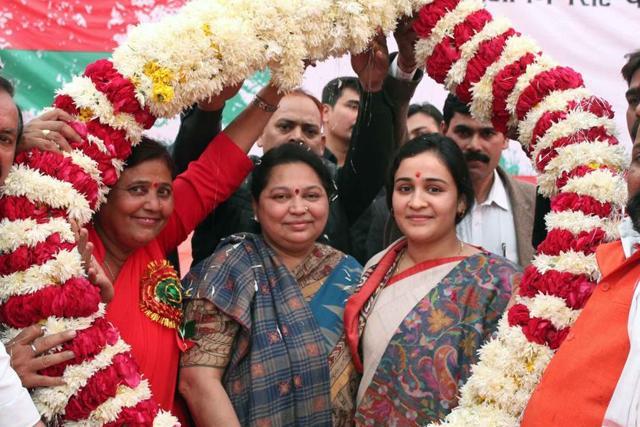 SP chief Mulayam Singh Yadav’s wife Sadhna Yadav campaigning for her daughter-in-law Aparna Yadav. (HT File Photo) SP chief Mulayam Singh Yadav’s wife Sadhna Yadav campaigning for her daughter-in-law Aparna Yadav. (HT File Photo)