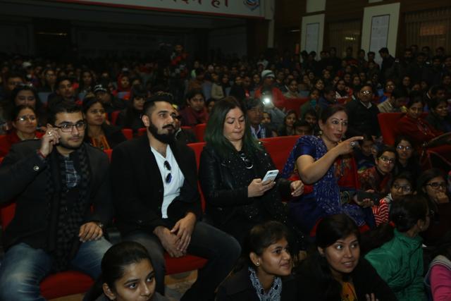 Actor-filmmaker Pooja Bhatt watching the play, amid a packed audience. (Raajesh Kashyap/HT Photo)