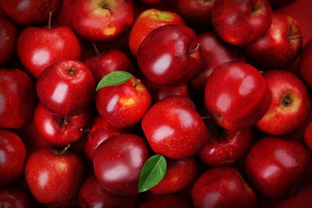 Apples contain fruit acids, which have a powerful cleansing effect on the skin. (Shutterstock) Apples contain fruit acids, which have a powerful cleansing effect on the skin. (Shutterstock)