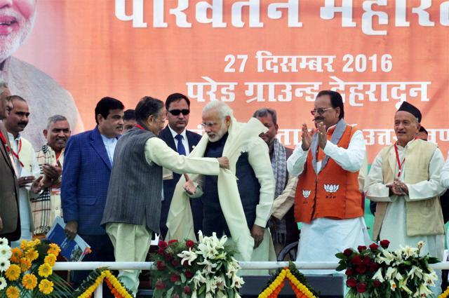 Prime Minister Narendra Modi is greeted by Khanduri during a Parivartan Rally in Dehradun in December. (PTI file photo)