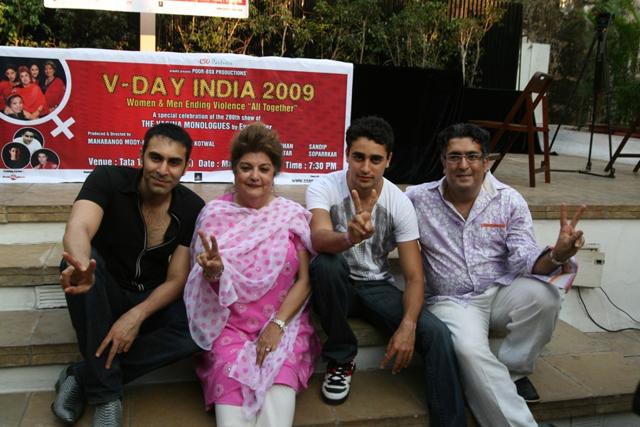 Mahabanoo (second from left) and Kaizaad Kotwal (first from right)