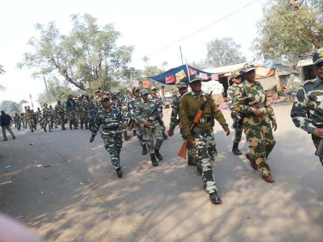The women’s battalion staged a march in Mohanlalganj and other areas. (HT Photo) The women’s battalion staged a march in Mohanlalganj and other areas. (HT Photo)
