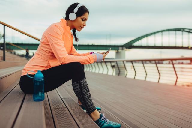 Though talking on phone is a big no-no, listening to music has no notable impact on postural stability during exercise. (Istock)