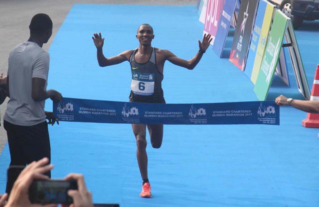 Tanzanian national Alphonce Simbu won the men’s elite full marathon on Sunday. (Pramod Thakur/HT PHOTO)