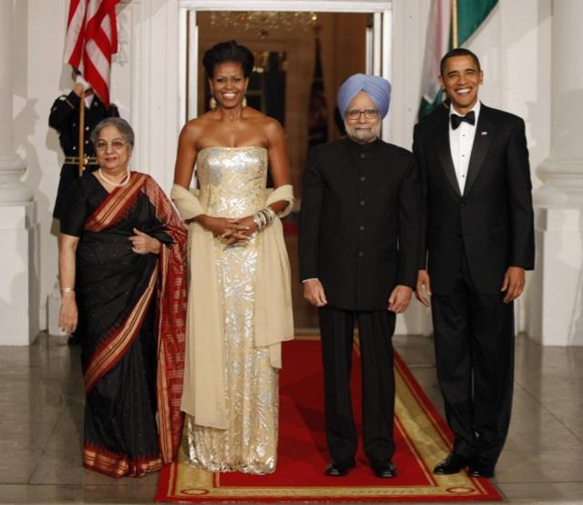Outgoing US President Barack Obama (right) and first lady Michelle Obama pose with India’s former Prime Minister Manmohan Singh and his wife Gursharan Kaur before a state dinner on the North Portico of the White House November 24, 2009. (Reuters file) Outgoing US President Barack Obama (right) and first lady Michelle Obama pose with India’s former Prime Minister Manmohan Singh and his wife Gursharan Kaur before a state dinner on the North Portico of the White House November 24, 2009. (Reuters file)