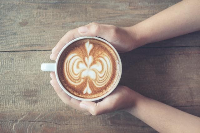 Caffeine, the ingredient that gives coffee, tea and some fizzy drinks a lift, blocks chemicals in our blood that promote inflammation. (Shutterstock) Caffeine, the ingredient that gives coffee, tea and some fizzy drinks a lift, blocks chemicals in our blood that promote inflammation. (Shutterstock)