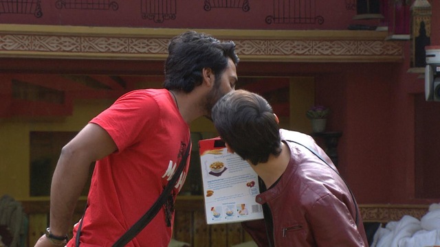 Luxury budget task in full swing (Colors) Luxury budget task in full swing (Colors)