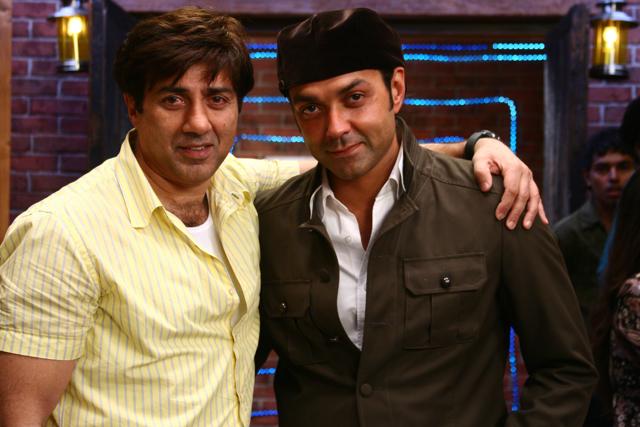 Sunny Deol and Bobby Deol on the set of film Heroes. (Hindustan Times)