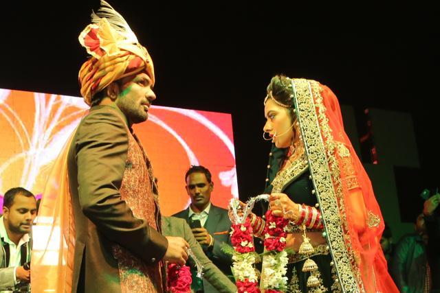 Yogeshwar Dutt and Sheetal at their wedding on Monday. (HT Photo-Manoj Verma )
