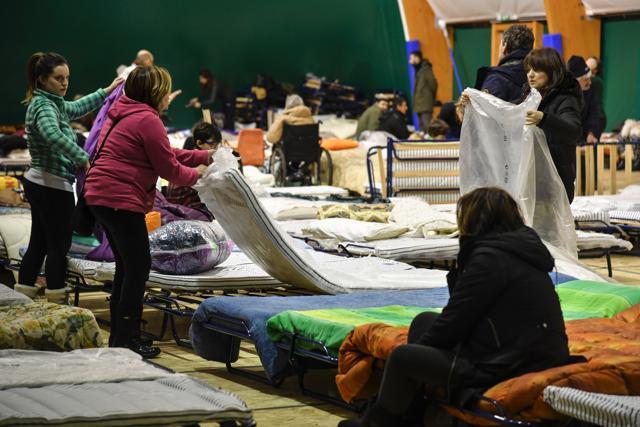 Shell-shocked residents from the village of Montereale set up for the night in a large tent on a nearby sports ground in Montereale, after a 5.7-magnitude earthquake struck the region. (AFP Photo) Shell-shocked residents from the village of Montereale set up for the night in a large tent on a nearby sports ground in Montereale, after a 5.7-magnitude earthquake struck the region. (AFP Photo)