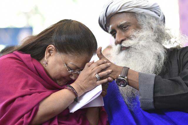 Rajasthan CM Vasundhara Raje and Sadhguru during a session at the Jaipur Literature Fest 2017. (Saumya Khandelwal/HT Photo) Rajasthan CM Vasundhara Raje and Sadhguru during a session at the Jaipur Literature Fest 2017. (Saumya Khandelwal/HT Photo)