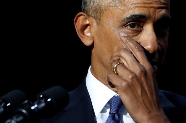 US President Barack Obama wipes away a tear as he delivers his farewell address in Chicago, Illinois. (Reuters Photo)