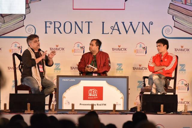 Swanand Kirkire (left) in conversation with Satyanand Nirupam (centre) and Manav Kaul during a session at the Jaipur Literature Festival. (Saumya Khandelwal/HT Photo)
