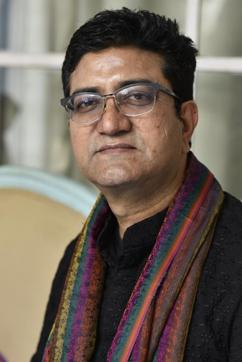 Prasoon Joshi’s first album was Silk Route’s Boondein, after which he wrote for Shubha Mudgal’s Ab Ke Sawan. (Saumya Khandelwal/HT Photo) Prasoon Joshi’s first album was Silk Route’s Boondein, after which he wrote for Shubha Mudgal’s Ab Ke Sawan. (Saumya Khandelwal/HT Photo)