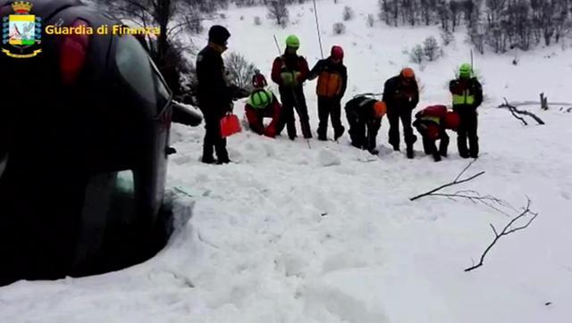 Volunteers and rescuers work in the area of the avalanche-struck Hotel Rigopiano, near Farindola, central Italy, Sunday. (AP Photo) Volunteers and rescuers work in the area of the avalanche-struck Hotel Rigopiano, near Farindola, central Italy, Sunday. (AP Photo)
